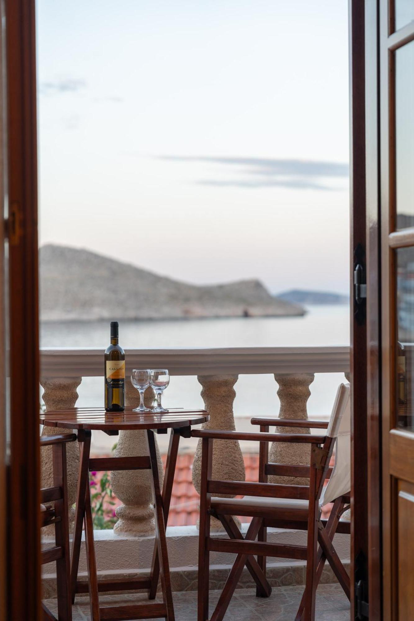 Villa Antonis Chalki Town Exterior foto
