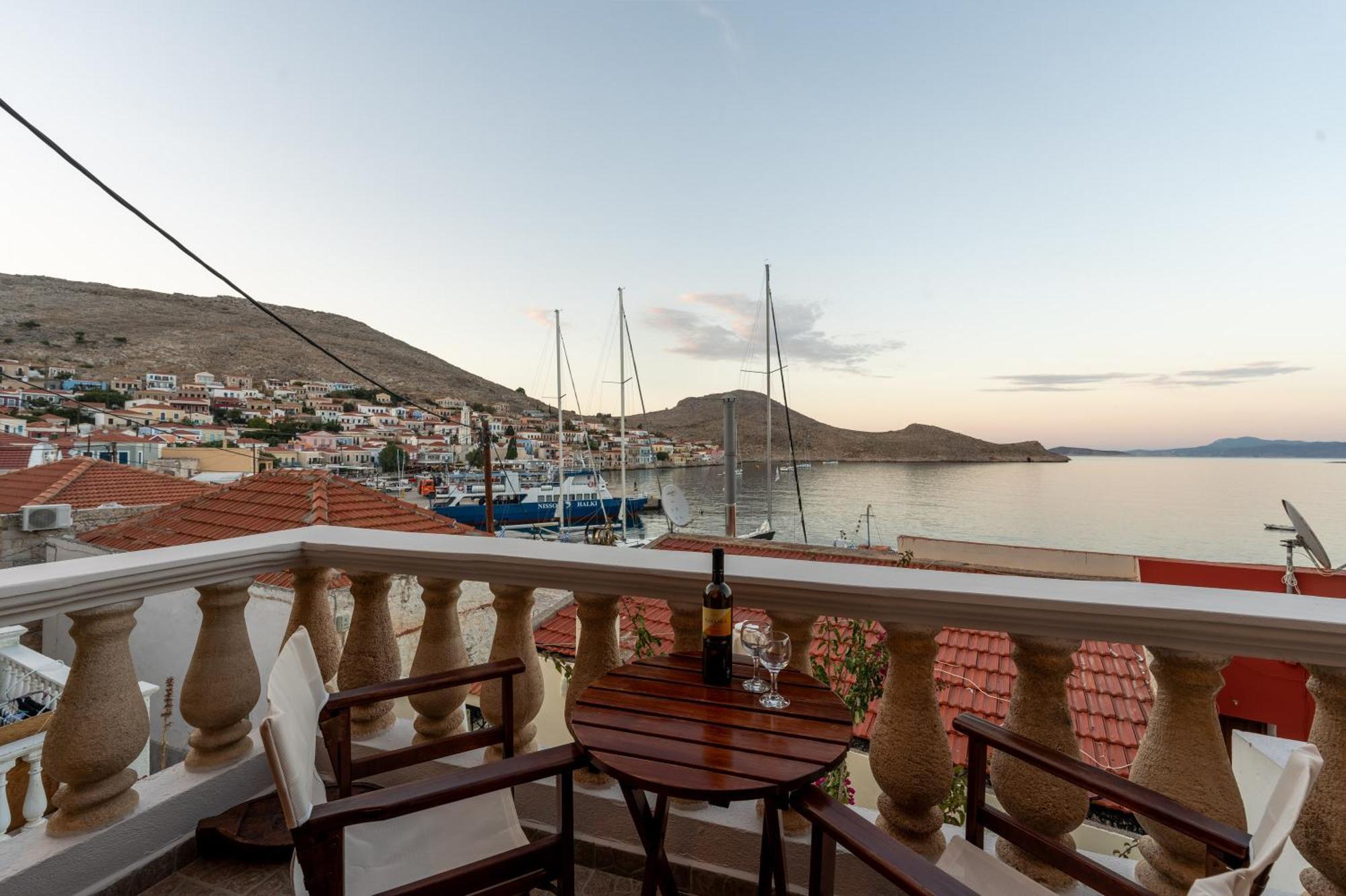 Villa Antonis Chalki Town Exterior foto